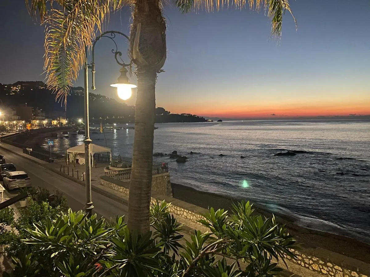 別荘 ジャルディーニ・ナクソス Casa Nicole Fronte Mareヴィラ