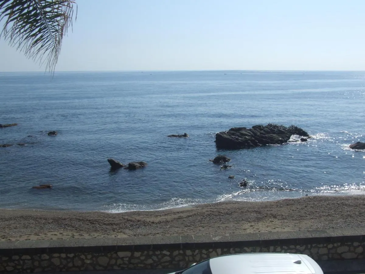 Casa Nicole Fronte Mare Villa Giardini Naxos Italy